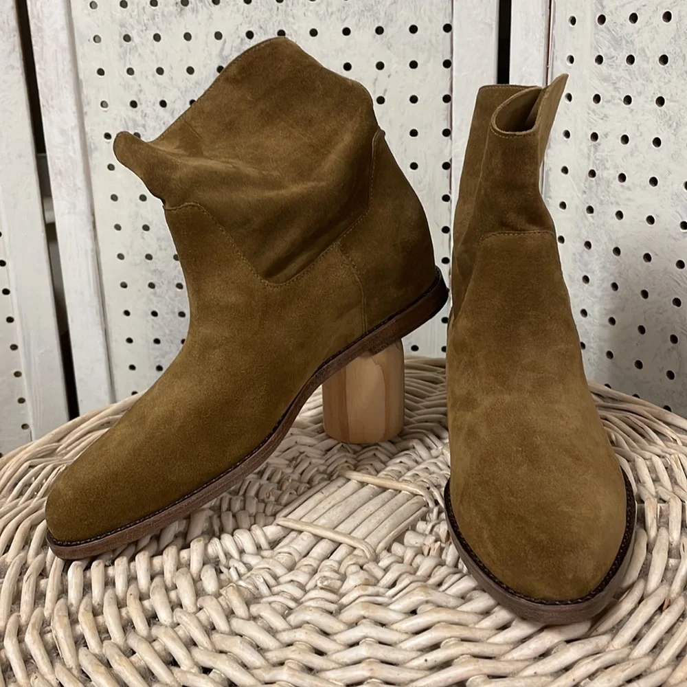 NWOT VINCE boots - Picture 2 of 11